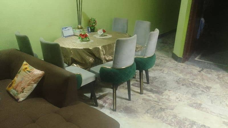 Dining table and chairs only 6 month used. high Quality 8