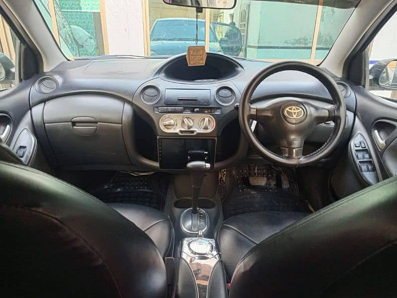 Toyota Vitz 2004 8