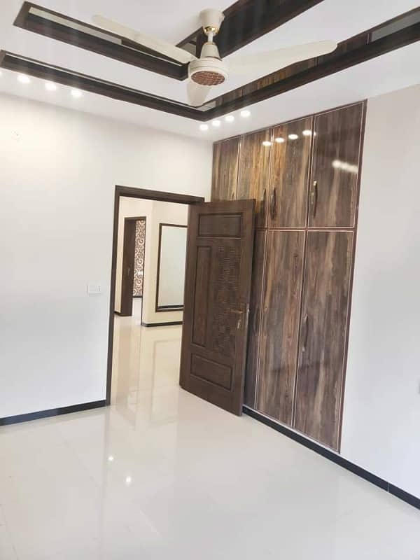 12 Marla House Islamabad G 13 old 2 Years 6 Bedroom Attach Washroom VIP Location 25