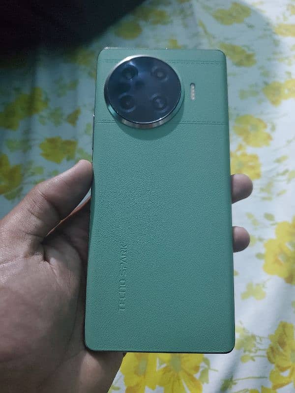 Tecno Spark 20 pro plus 4