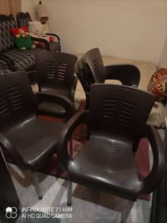 urgnt sale 6 chairs with table full best condition best quality