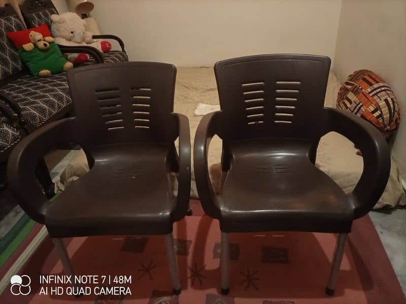 urgnt sale 6 chairs with table full best condition best quality 2