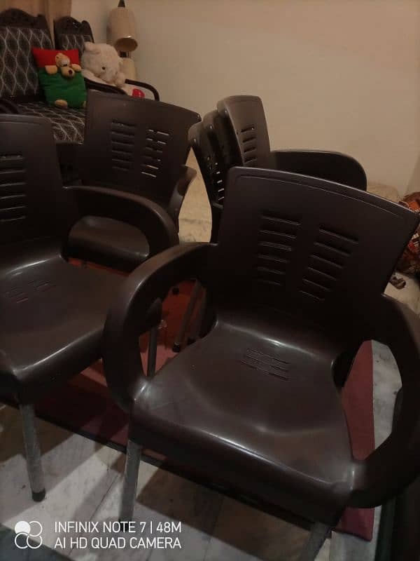 urgnt sale 6 chairs with table full best condition best quality 3