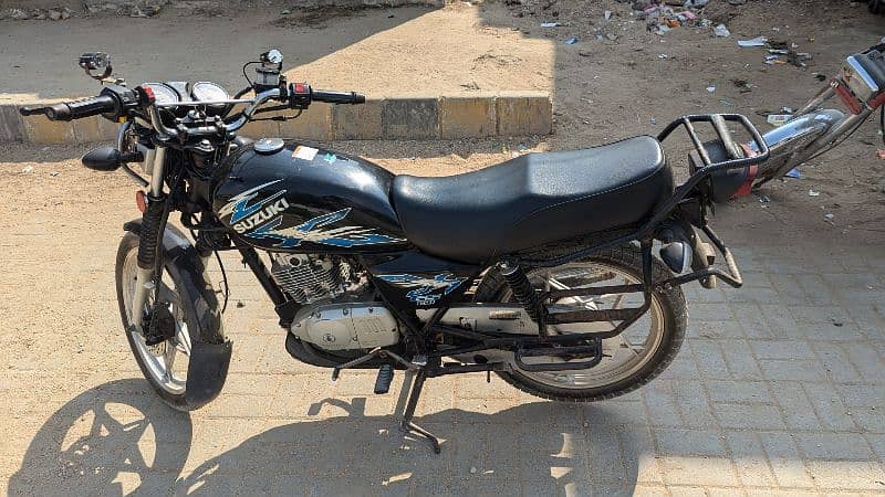 Suzuki GS 150 SE 2022 4