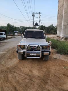 Mitsubishi Pajero 1990