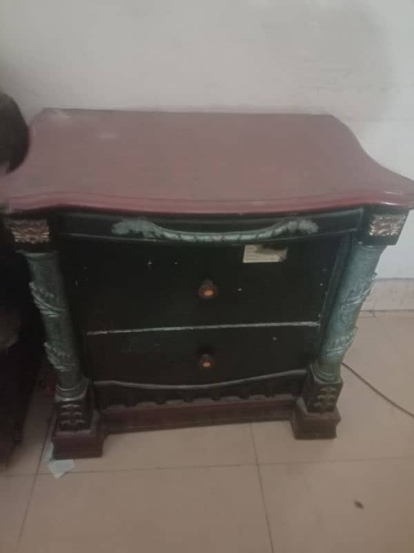 Bed,dressing table,side table 2,almari 7