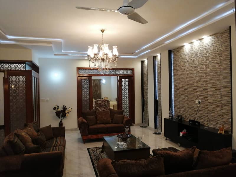 1 Kanal Fully Furnished House For Rent in Bahria Town Lahore. 16