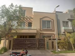 10 Marla House For Sale in Bahria Town Lahore.