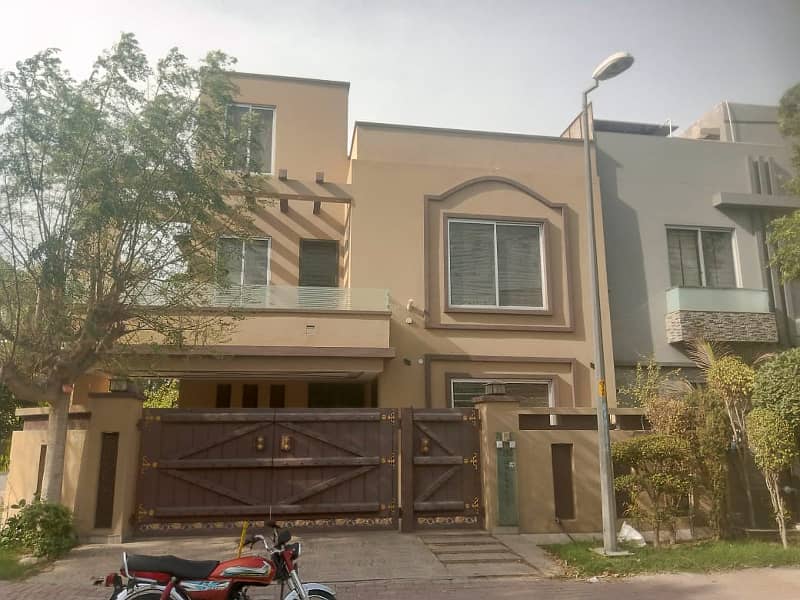 10 Marla House For Sale in Bahria Town Lahore. 0