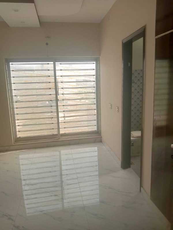 10 Marla House For Sale in Bahria Town Lahore. 22