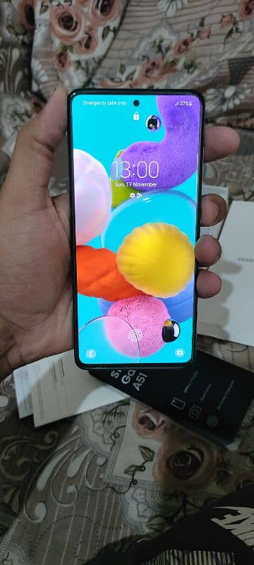 Samsung A51 one hand use 1