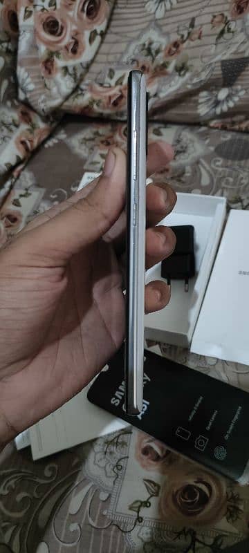 Samsung A51 one hand use 3