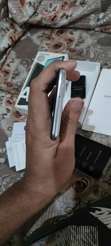 Samsung A51 one hand use 5