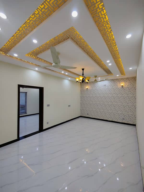 10 Marla House For Sale in Bahria Town Lahore. 7