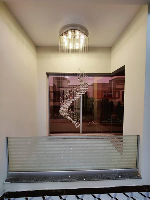 10 Marla House For Sale in Bahria Town Lahore. 19