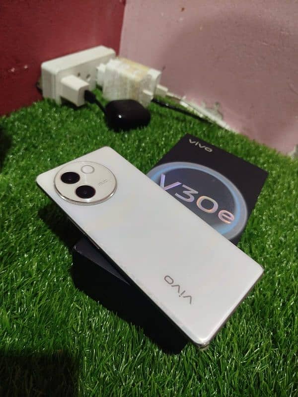 Vivo V 30e / 8gb256gb / Complete Box 2