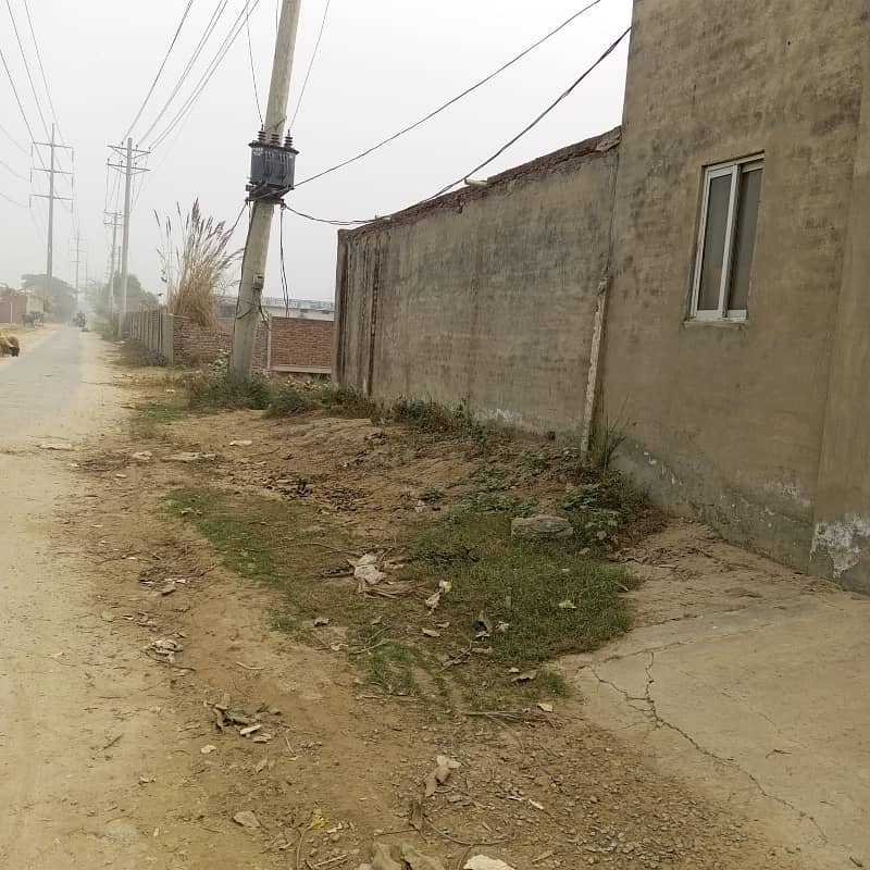 5 Kanal Farm House For Sale Near Bahria Town Lahore. 3