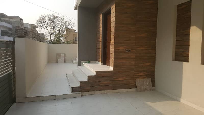 1 kanal house for sale in E11 12