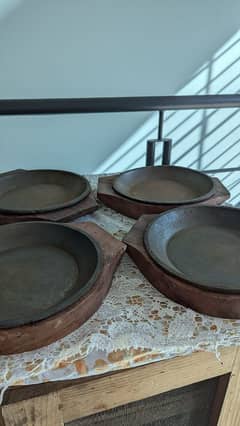 Cast Iron sizzler plate for sale/ wooden base