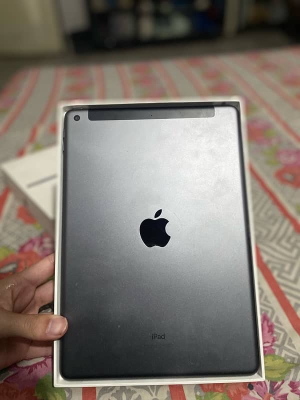 Ipad 7th Gen (32gb)-celluler with box 0