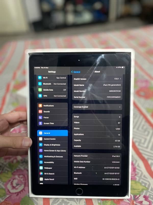 Ipad 7th Gen (32gb)-celluler with box 1