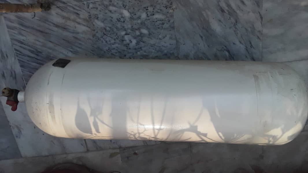 LANDIRENZO CNG CYLINDER WITH KIT is for sale. (PWD ROAD, ISLAMABAD 1