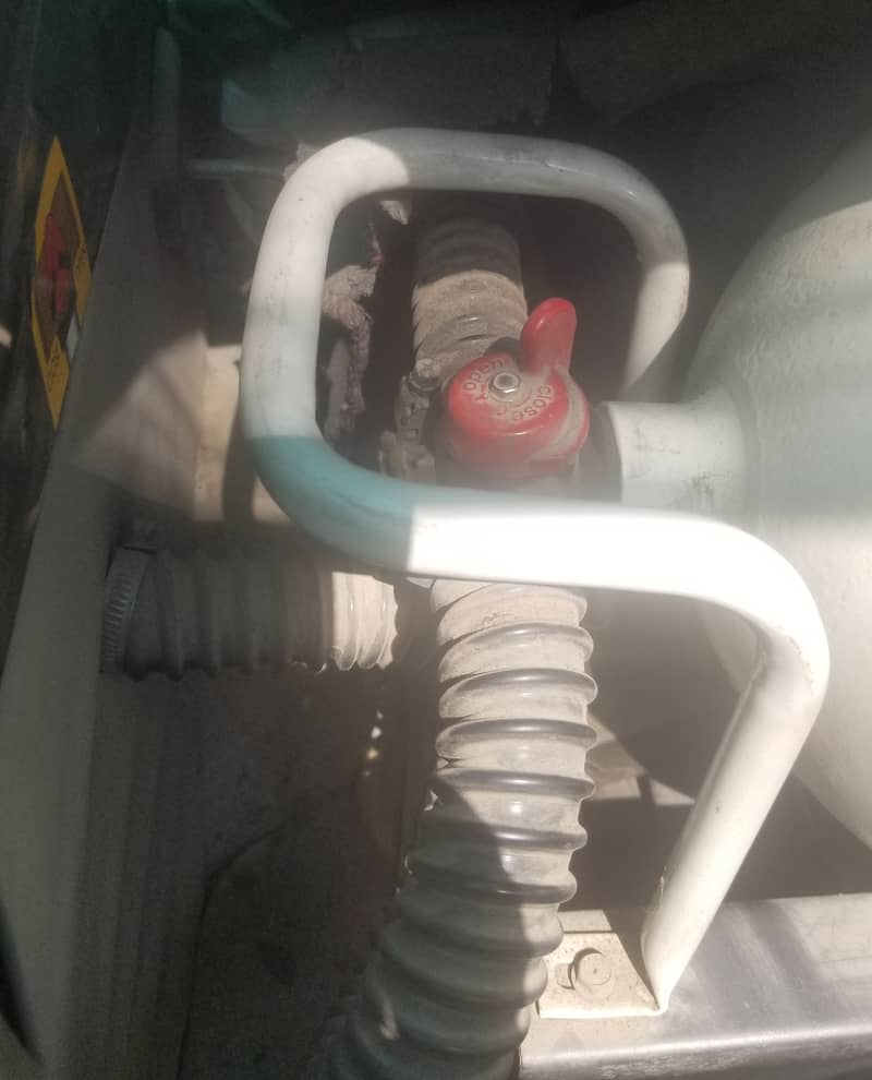 LANDIRENZO CNG CYLINDER WITH KIT is for sale. (PWD ROAD, ISLAMABAD 3