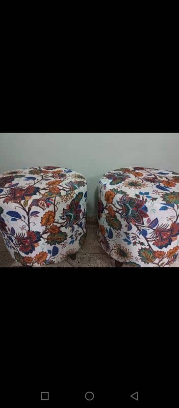 2 seater settle with 2 round stool chairs 3