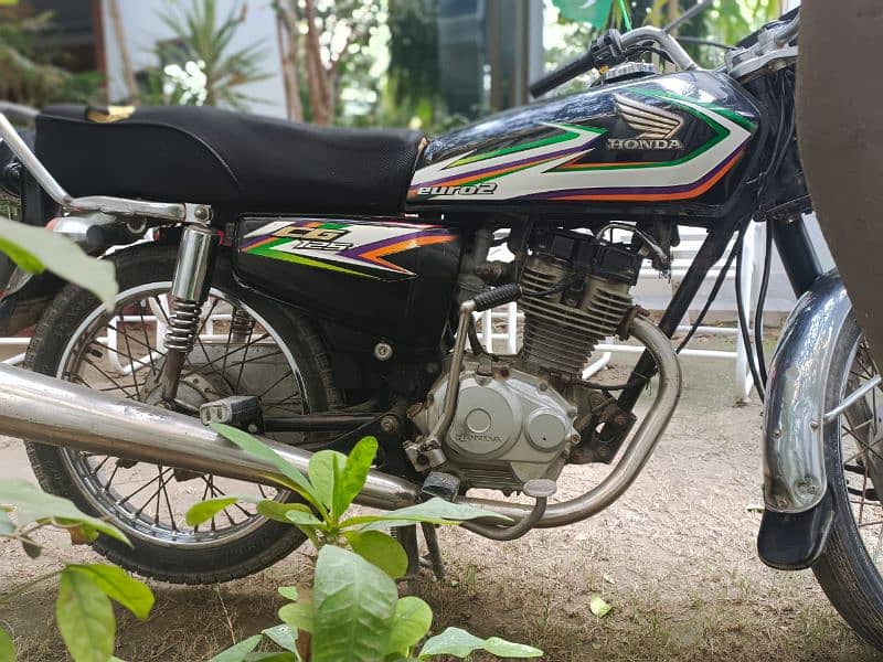 Honda CG 125 Black colour original taping 10/10 condition 2