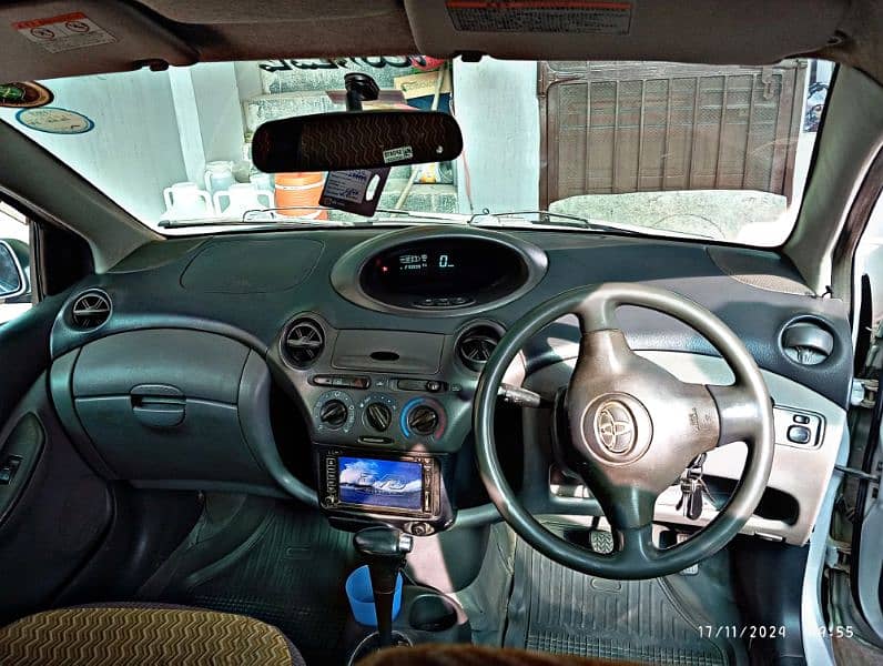 Toyota Vitz 2002 14