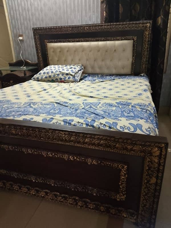 Bed and dresser Good good like new with mattress location Lahore 0