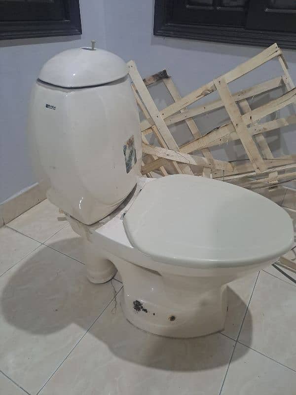 Washroom Comod And Sink 5