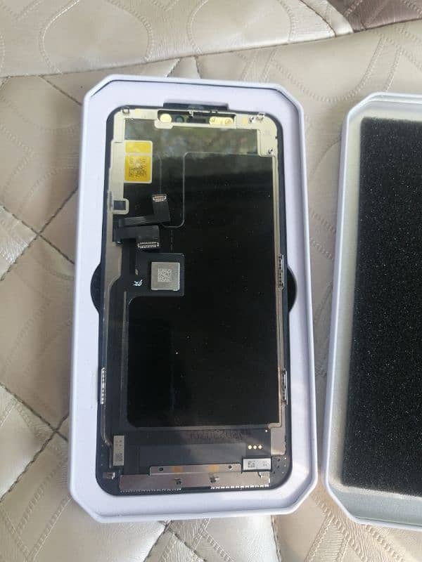 iPhone 11 pro max panel 4