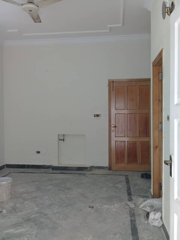 G11 SPACIOUS 30 - 60 GROUND PORTION FOR RENT NEAR MARKAZ 3