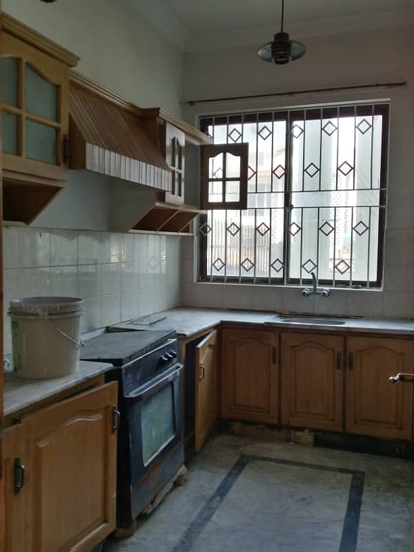 G11 SPACIOUS 30 - 60 GROUND PORTION FOR RENT NEAR MARKAZ 5