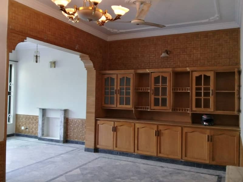 G11 SPACIOUS 30 - 60 GROUND PORTION FOR RENT NEAR MARKAZ 7