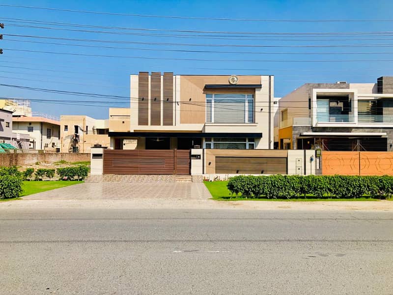 DHA Lahore 1 Kanal Brand New Mazhar Munir Design House Fully Furnished And Full Basement With 100% Original Pictures Available For Sale 7