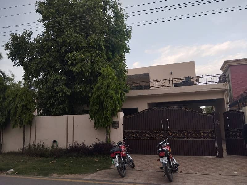 D H A Lahore 2 kanal Owner Build Design House with 100% Original pics available for Sale 2