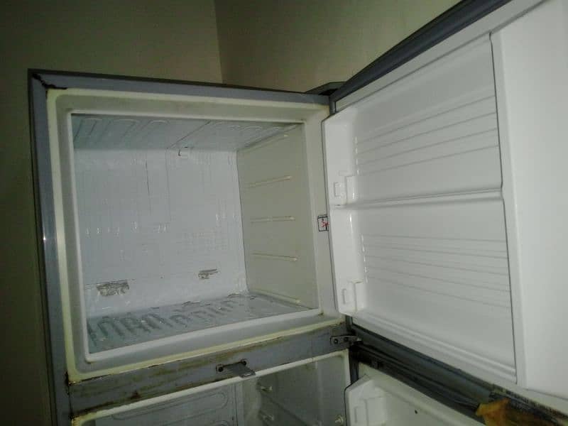 Dawlance fridge  Size. medium 2