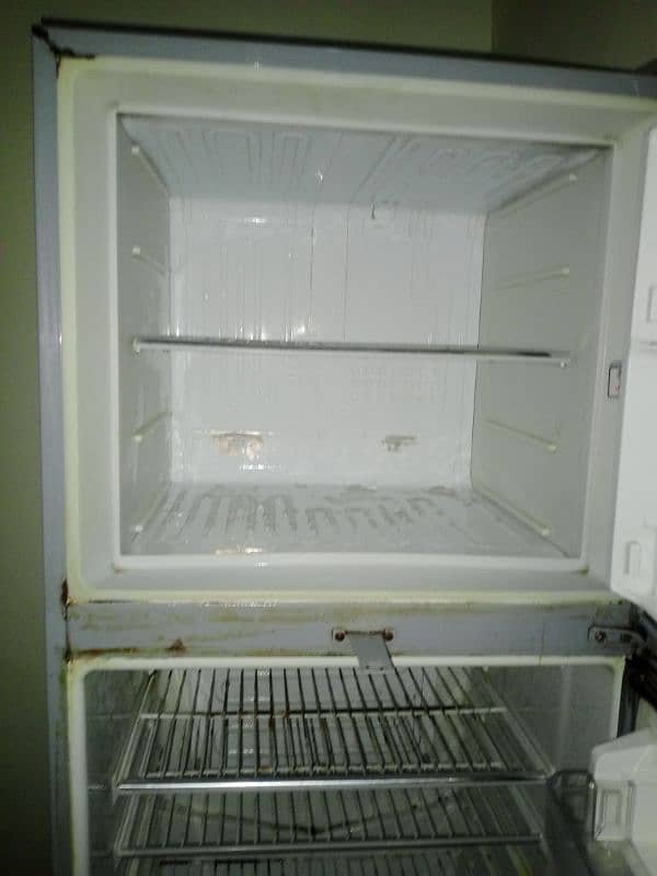 Dawlance fridge  Size. medium 5