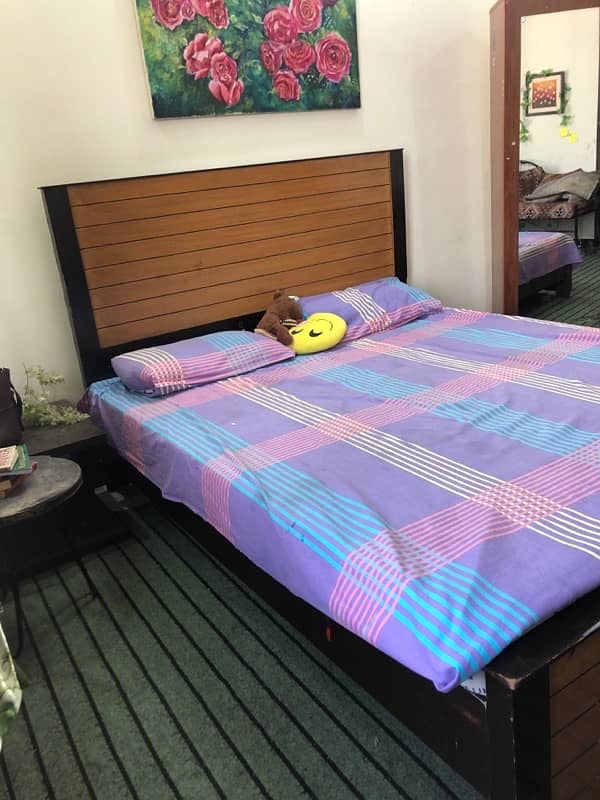 this bed is used but in a perfect condition,message to buy 1