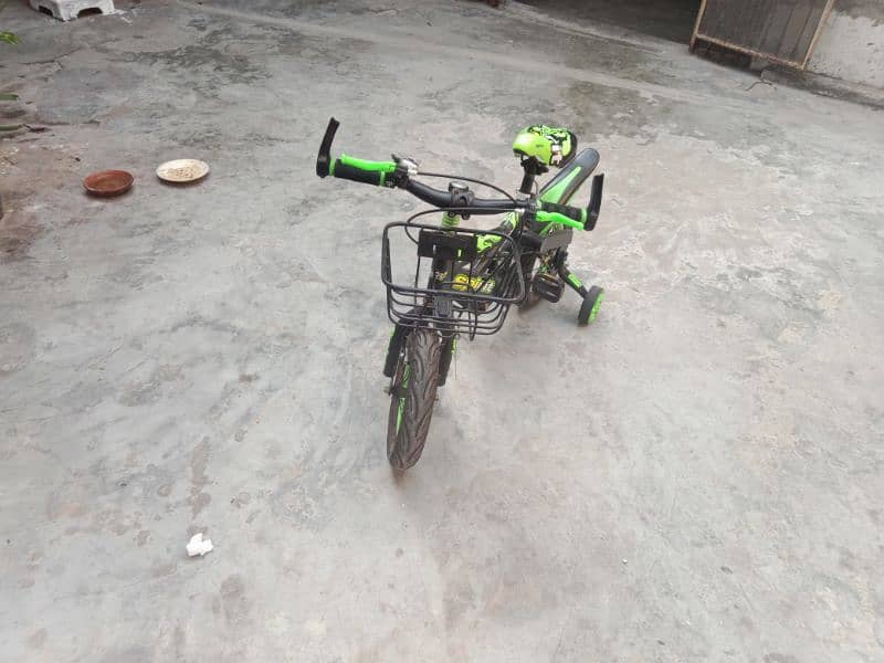 kids sports cycle almost new 3