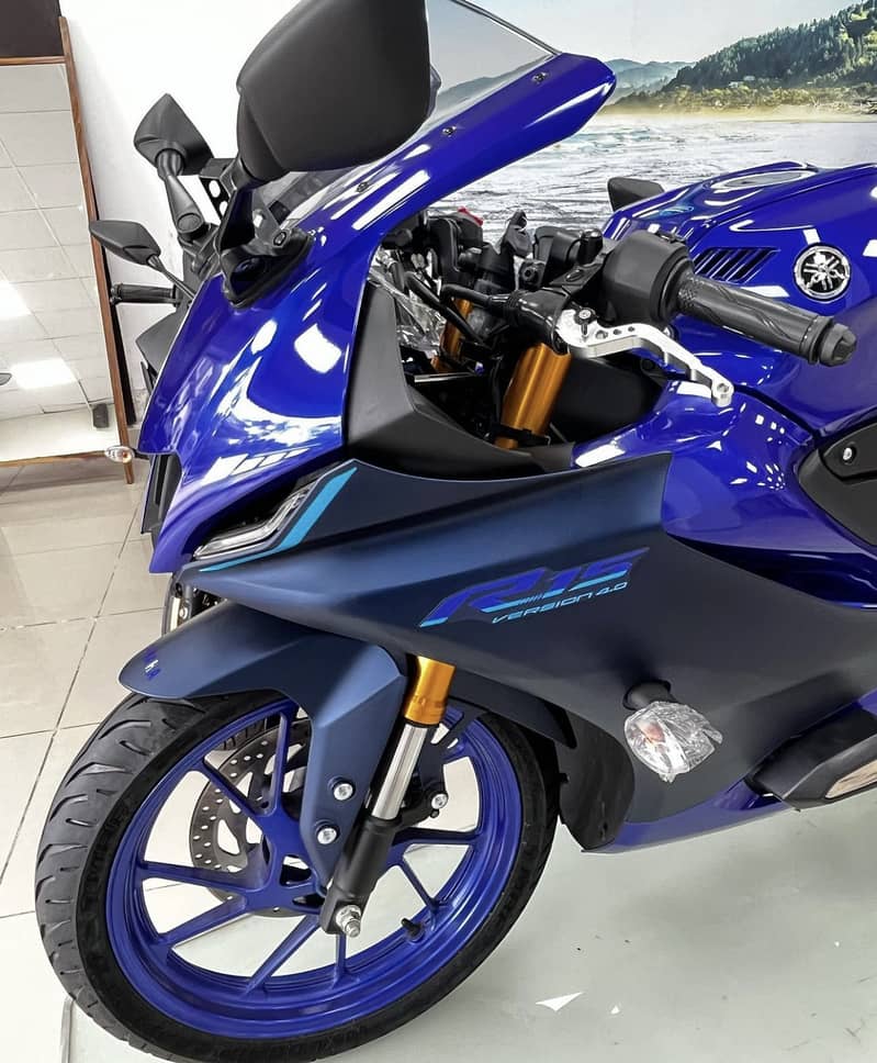 Yamaha R15 4