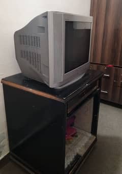 Samsung 21" Color TV and table for sale