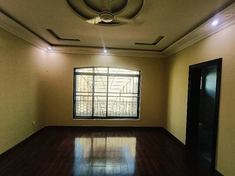 ONE KANAL BEAUTIFUL HOUSE AVAILABLE FOR RENT IN DHA PHASE 3 5