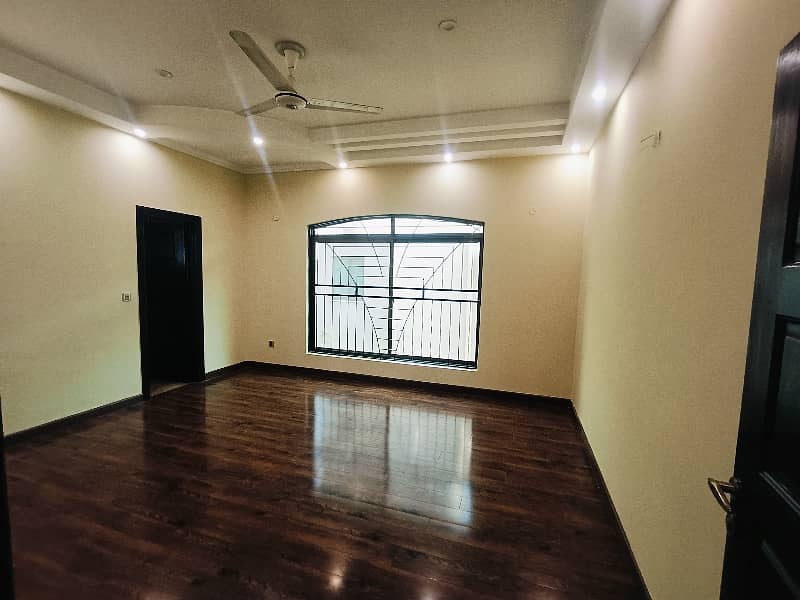 ONE KANAL BEAUTIFUL HOUSE AVAILABLE FOR RENT IN DHA PHASE 3 11