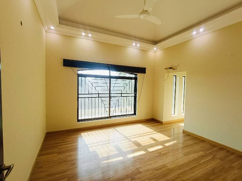 ONE KANAL BEAUTIFUL HOUSE AVAILABLE FOR RENT IN DHA PHASE 3 16