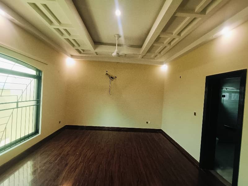 ONE KANAL BEAUTIFUL HOUSE AVAILABLE FOR RENT IN DHA PHASE 3 29