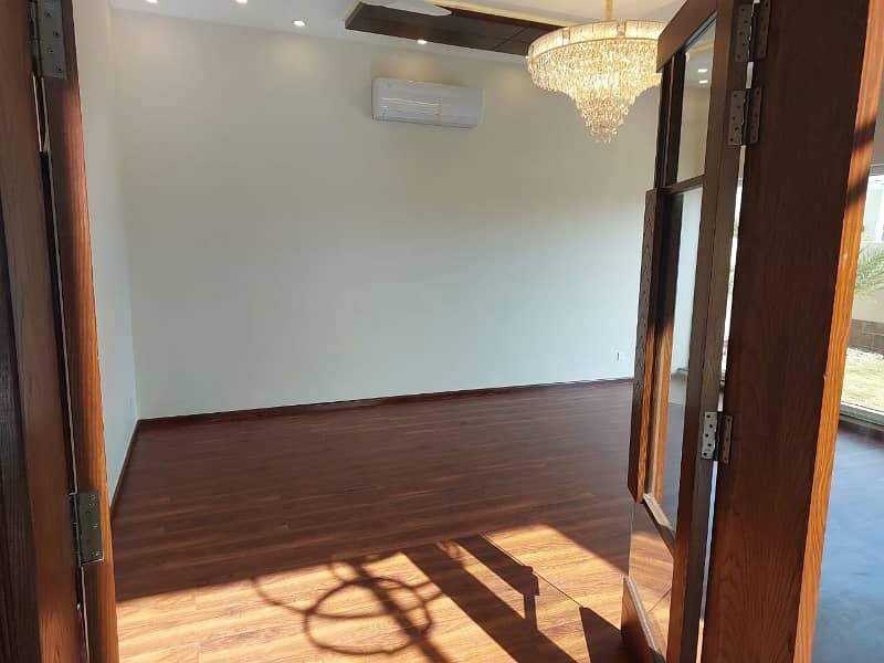 ONE KANAL BEAUTIFUL HOUSE AVAILABLE FOR RENT IN DHA PHASE 3 2