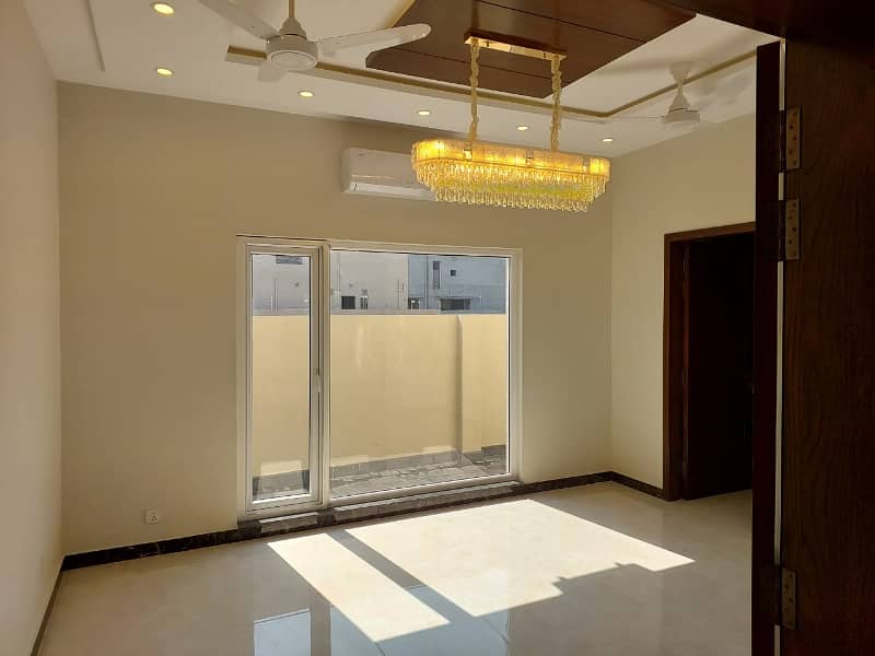 ONE KANAL BEAUTIFUL HOUSE AVAILABLE FOR RENT IN DHA PHASE 3 3